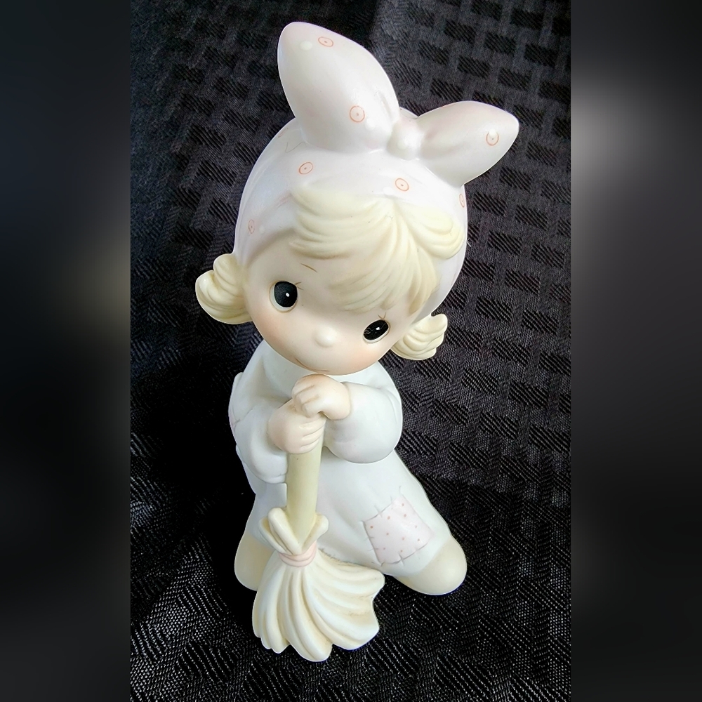 Precious Moments Isn't He Precious? 1984  E-5379 Tree Limited Edition Retired